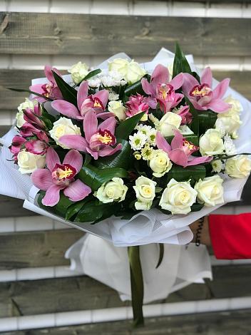 Букет цветов из: Розы и Хризантемы в Кондинское