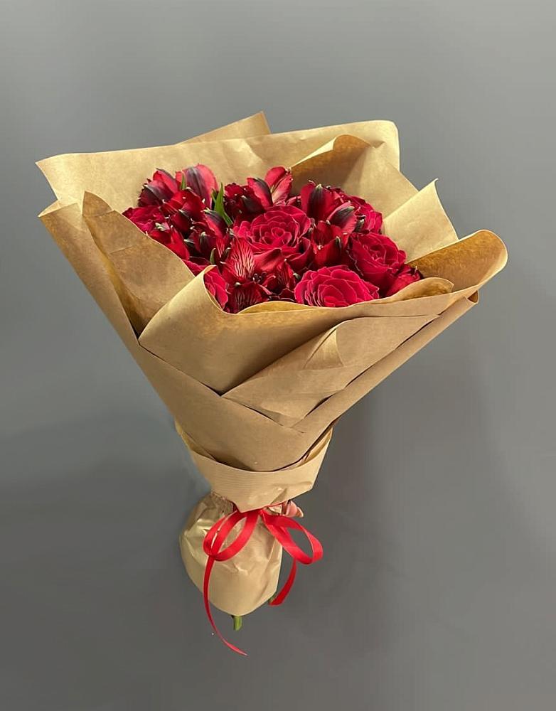 Букет цветов из: Альстромерии и Розы в Кондинское