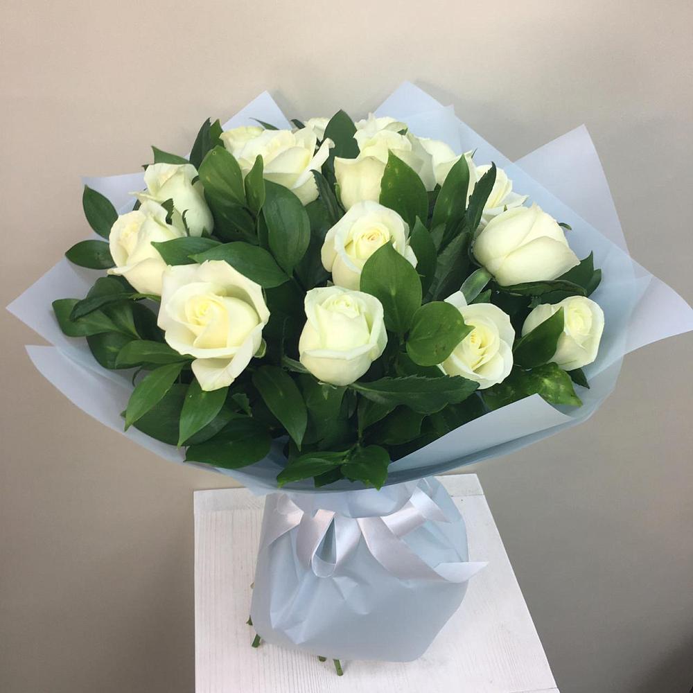 Букет 15 Белых роз Проуд в Кондинское
