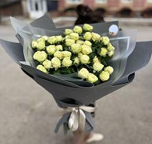 Букет Белые кустовые розы Солинеро в Кондинское