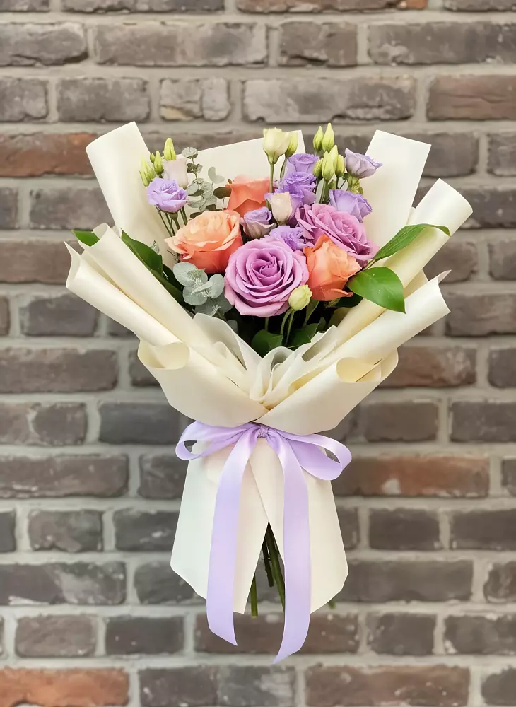 Букет цветов из: Лизиантусы и Розы в Кондинское