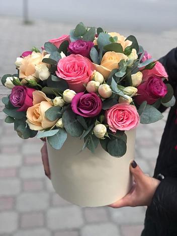 Цветочная композиция из Розы в шляпной коробке в Кондинское