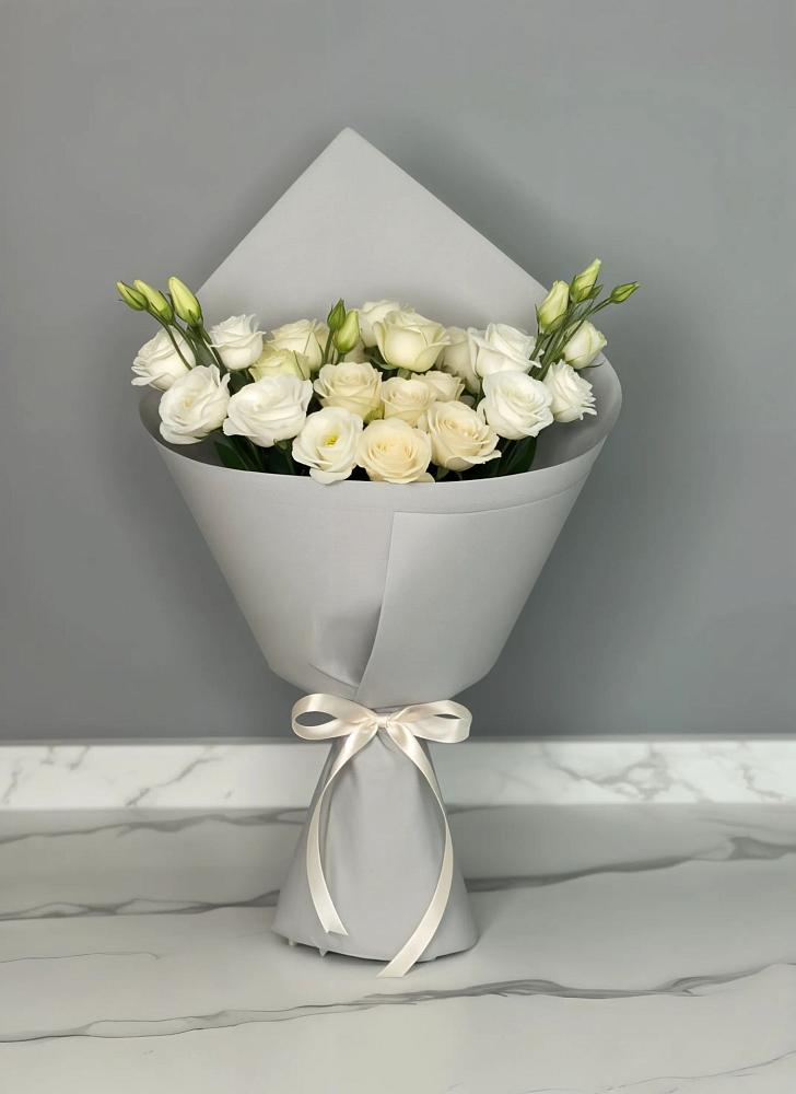 Букет цветов из: Розы и Лизиантусы в Кондинское