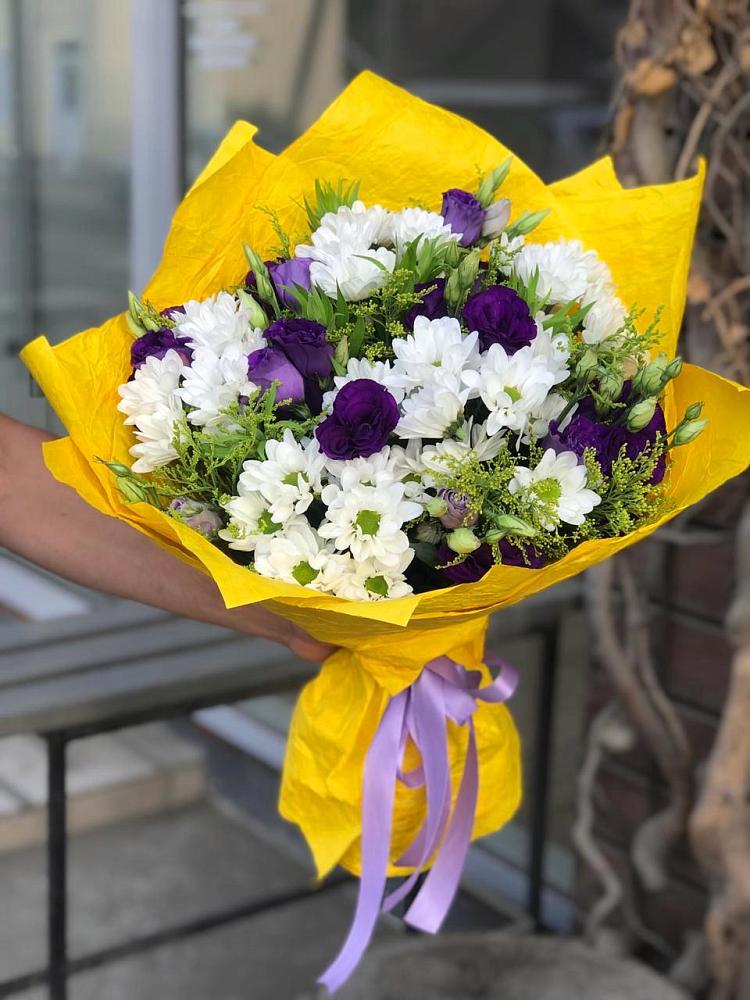 Букет цветов из: Ирисы, Хризантемы и Ромашки в Кондинское