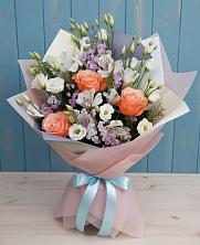 Букет цветов из:  Лизиантусы, Розы, Альстромерии и Гипсофила в Кондинское