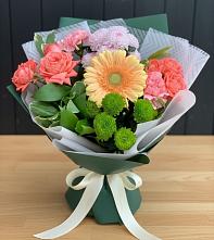 Букет цветов из:  Гвоздики, Розы, Герберы и Хризантемы в Кондинское