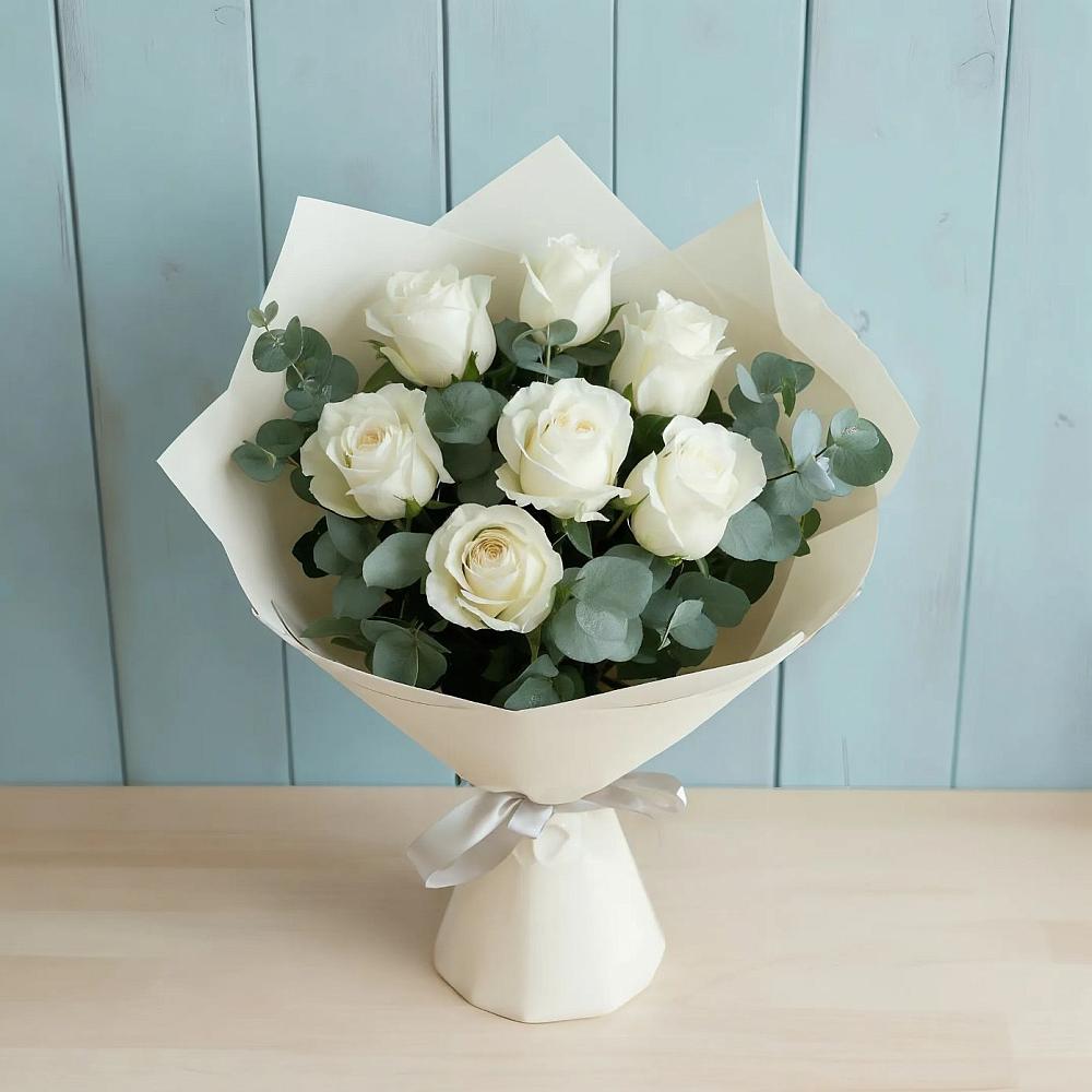 Букет Белые розы в Эвкалипте в Кондинское