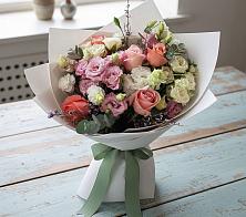 Букет цветов из:  Розы, Лизиантусы и Гвоздики в Кондинское