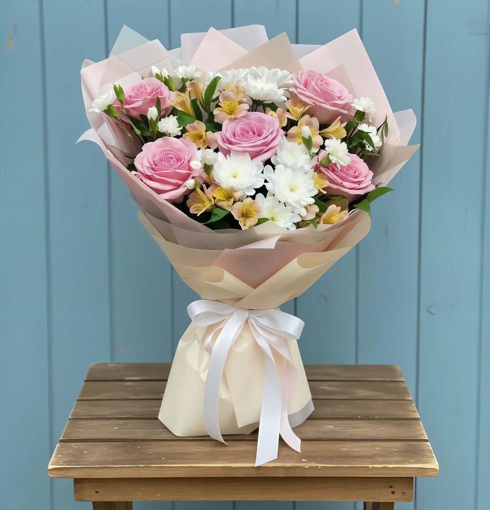 Букет цветов из: Гвоздики, Орхидеи и Розы в Кондинское