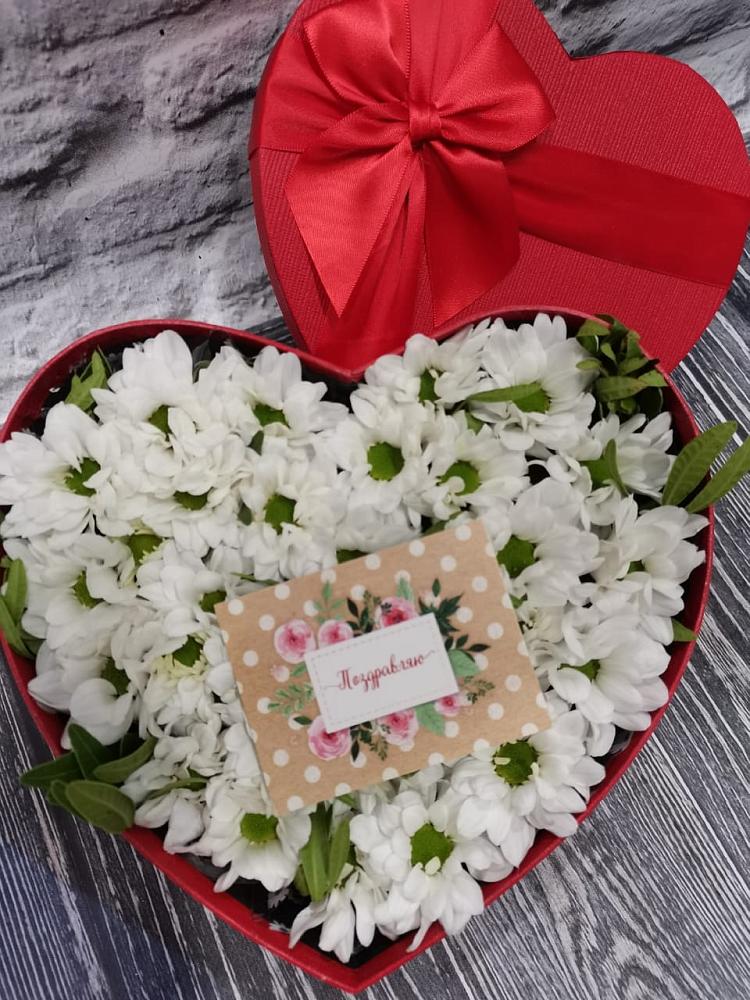 Цветочная композиция из Хризантемы в виде сердца в Кондинское