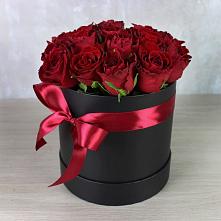 Цветочная композиция из Розы в шляпной коробке в Кондинское