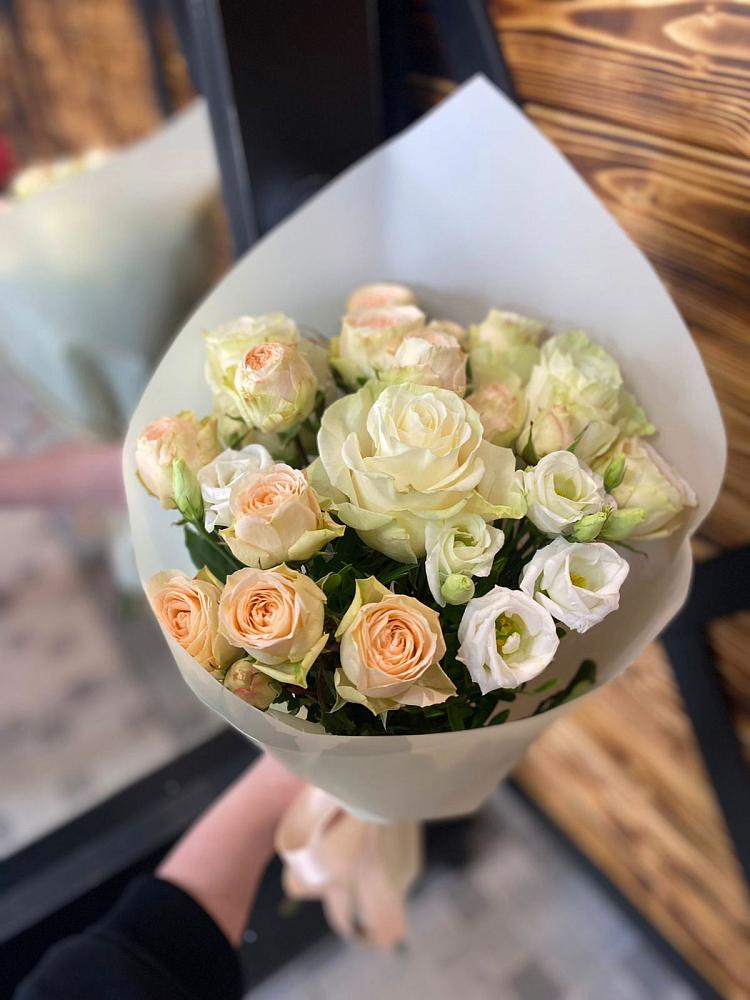 Букет цветов из: Розы и Лизиантусы в Кондинское